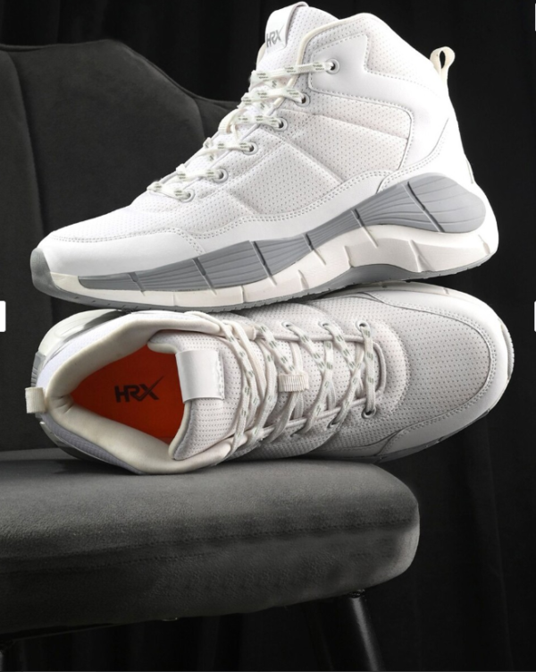 Men White Mid-Top Lace-Up Basketball Shoes